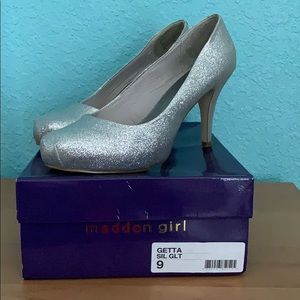 MADDEN GIRL “Getta” pumps- silver sparkle Sz 9